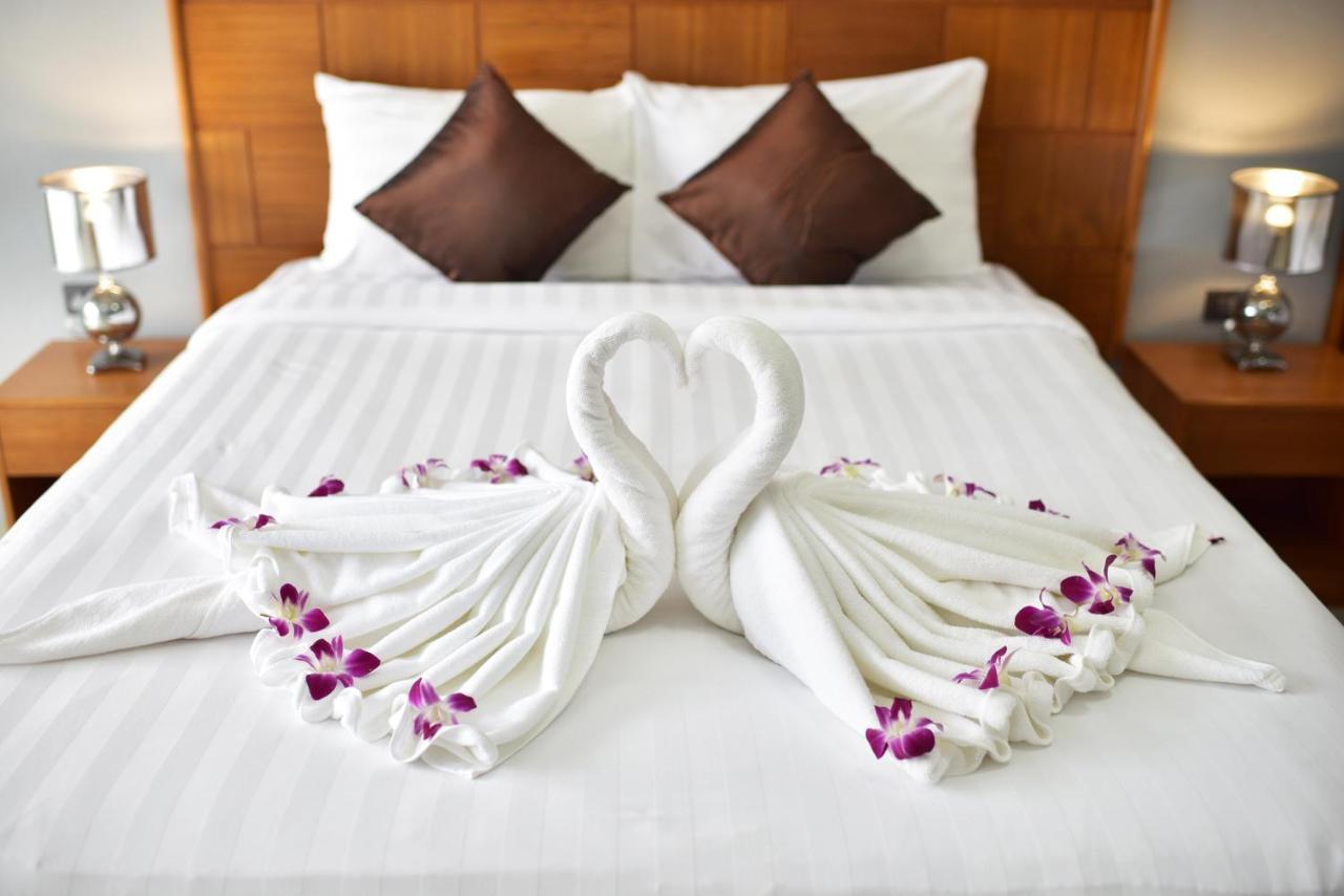Lagoon 4*