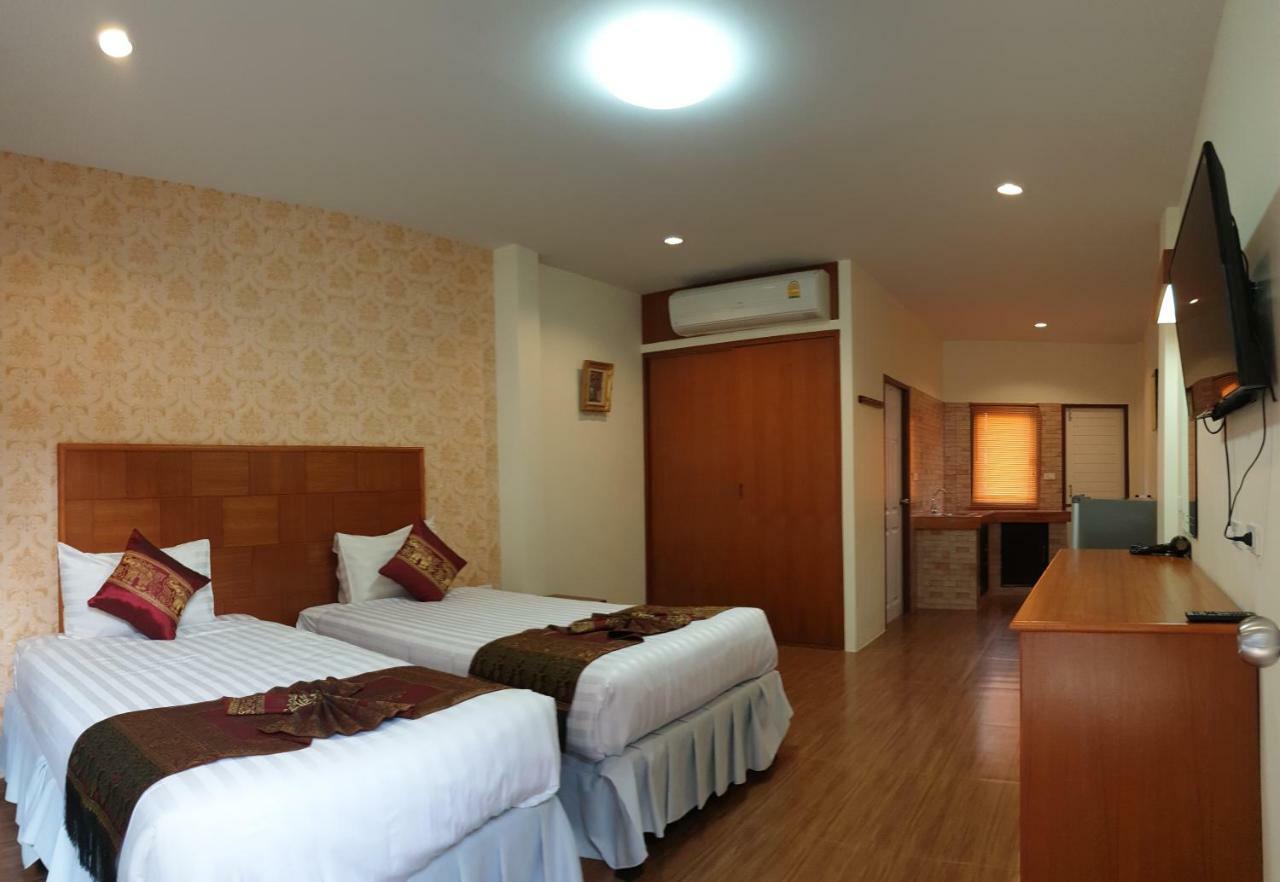 Lagoon 4*